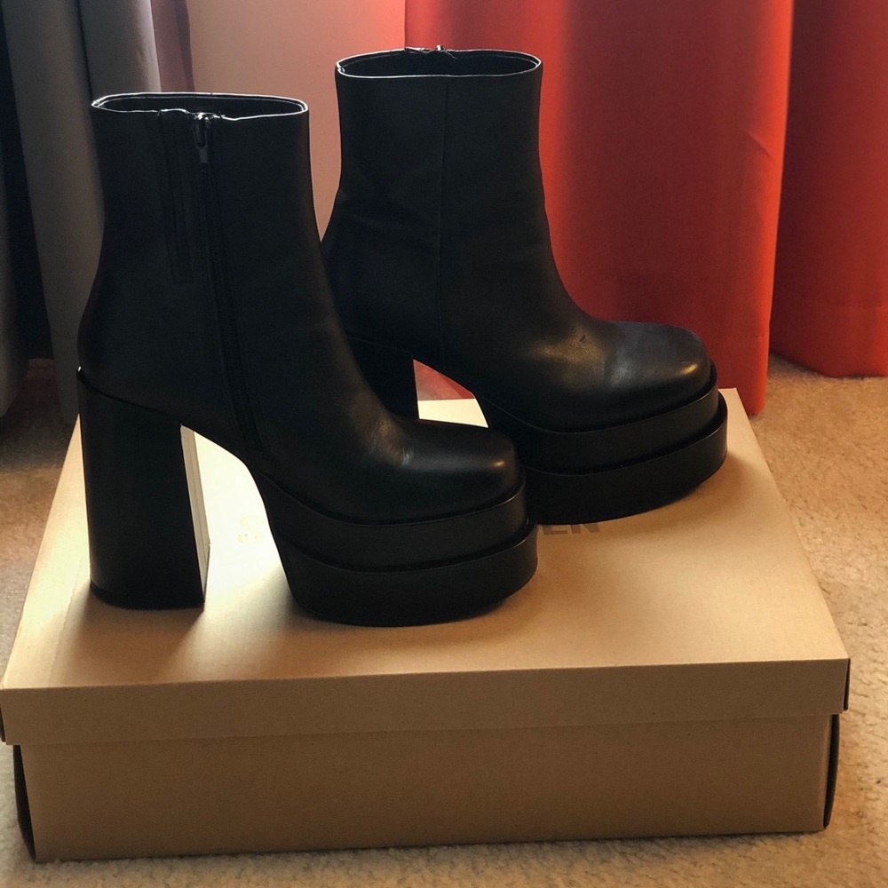Cobra Leather Boots by Steve Madden Size: 8 1/2.